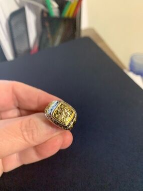 Gold-Tone Men's Statement Ring - Classic Lion Design. Size 9